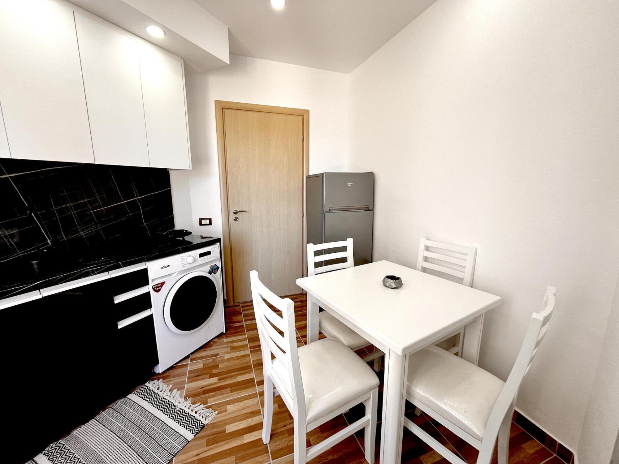 Kam Apartments In The City Center Vlore Bagian luar foto
