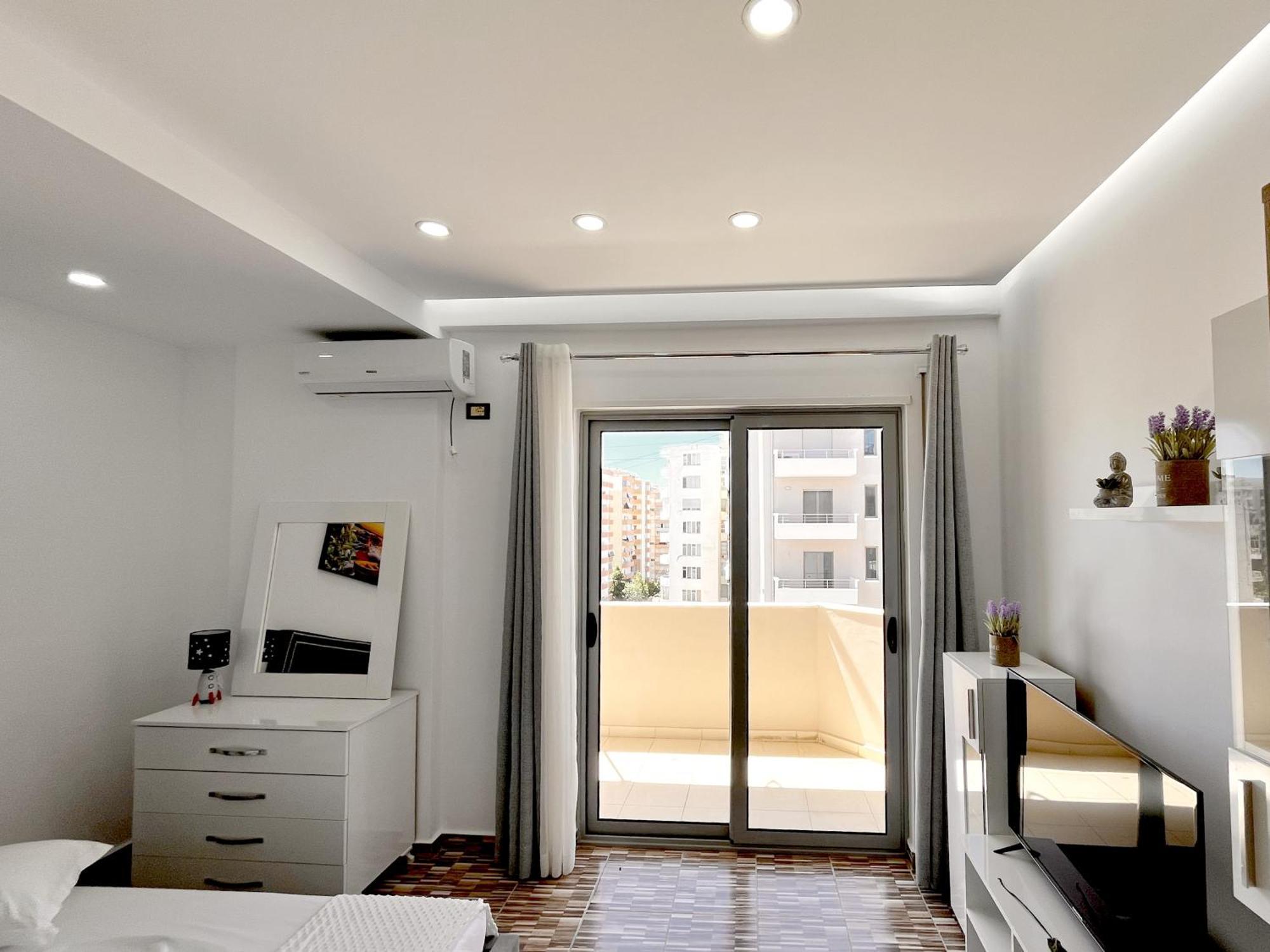 Kam Apartments In The City Center Vlore Bagian luar foto