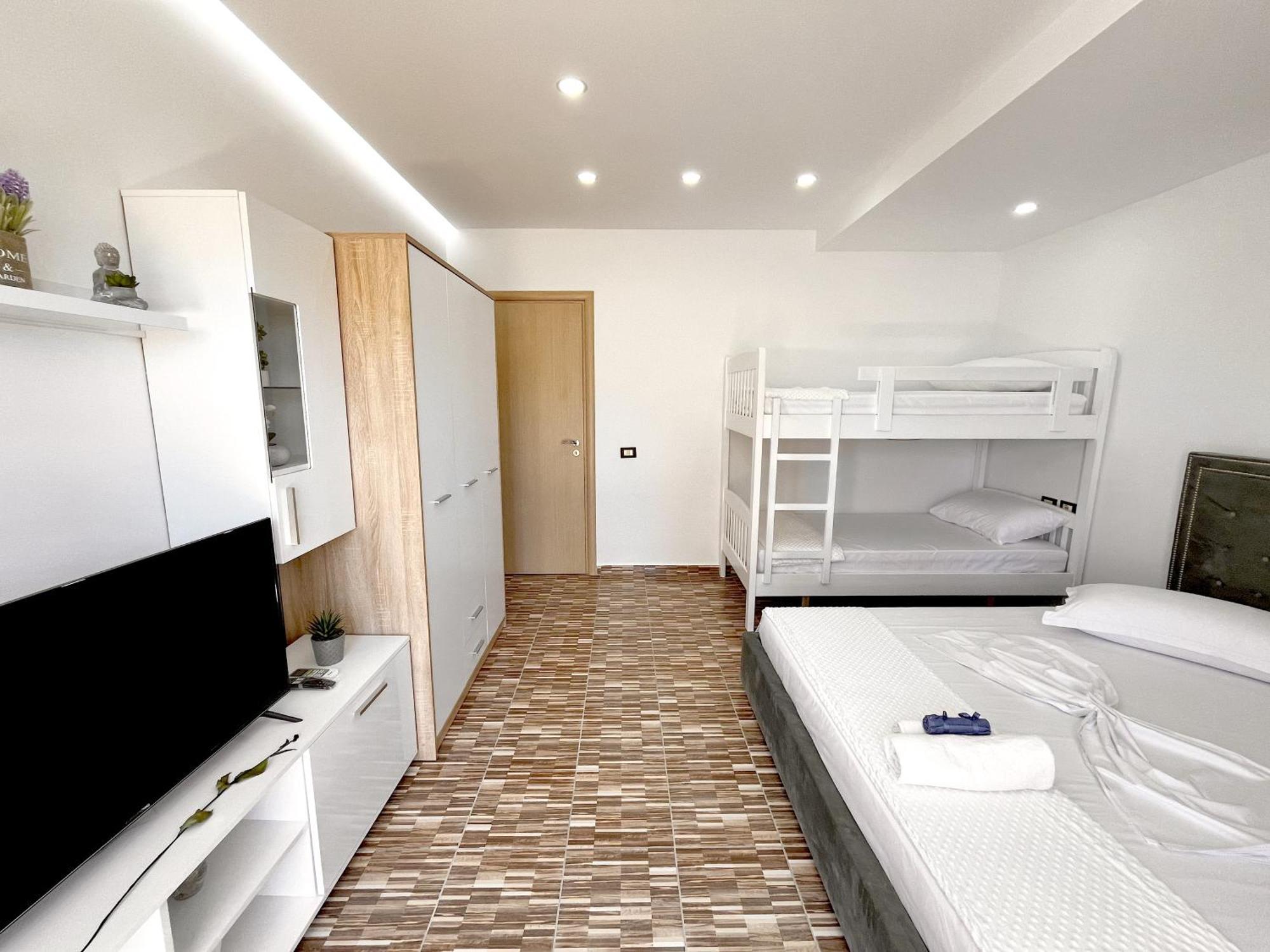 Kam Apartments In The City Center Vlore Bagian luar foto