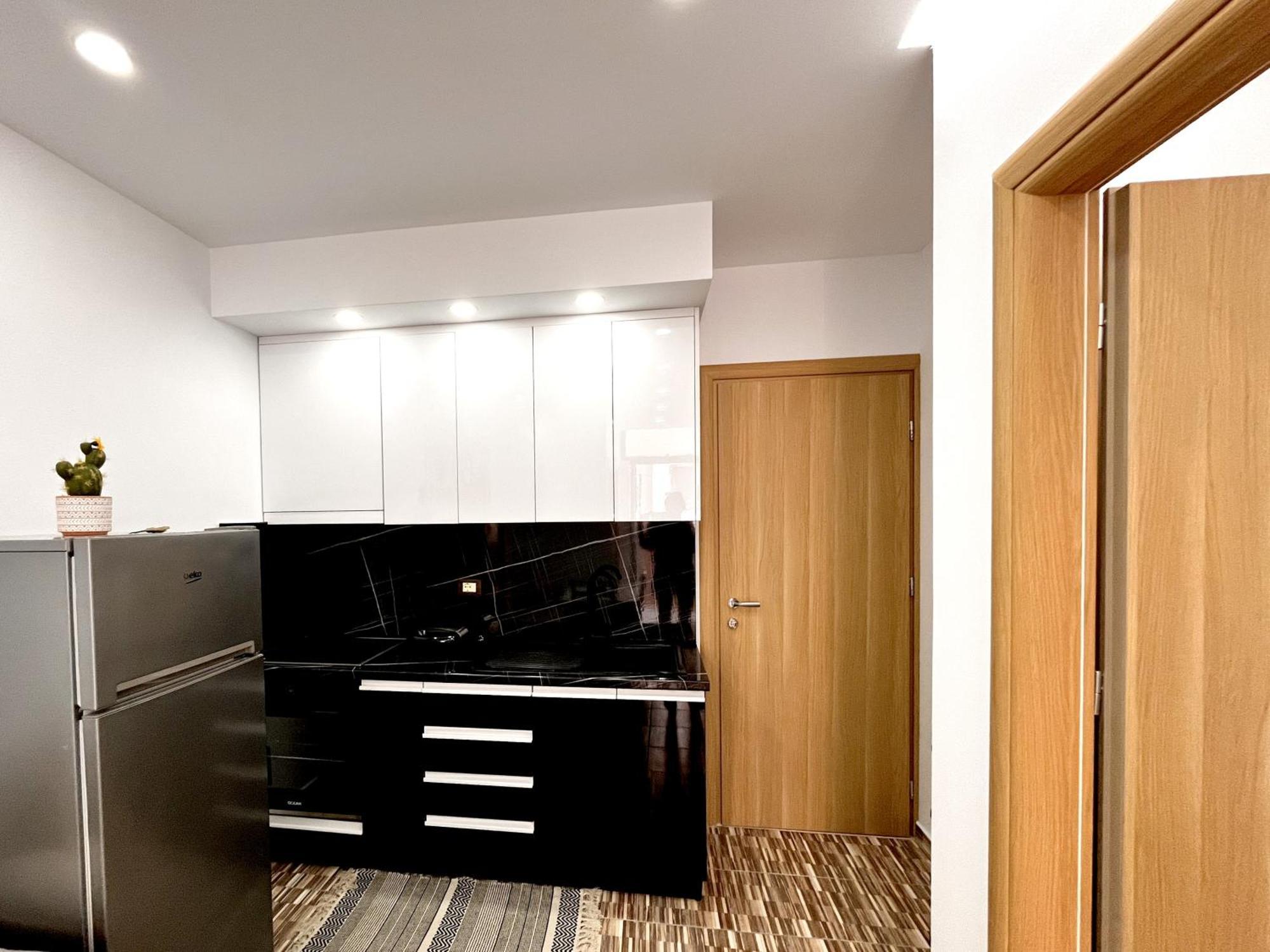 Kam Apartments In The City Center Vlore Bagian luar foto
