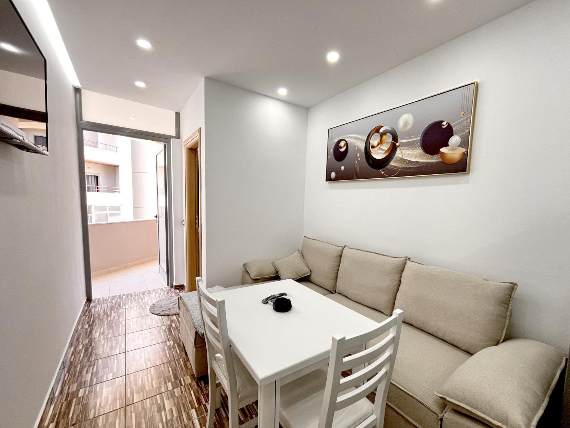 Kam Apartments In The City Center Vlore Bagian luar foto