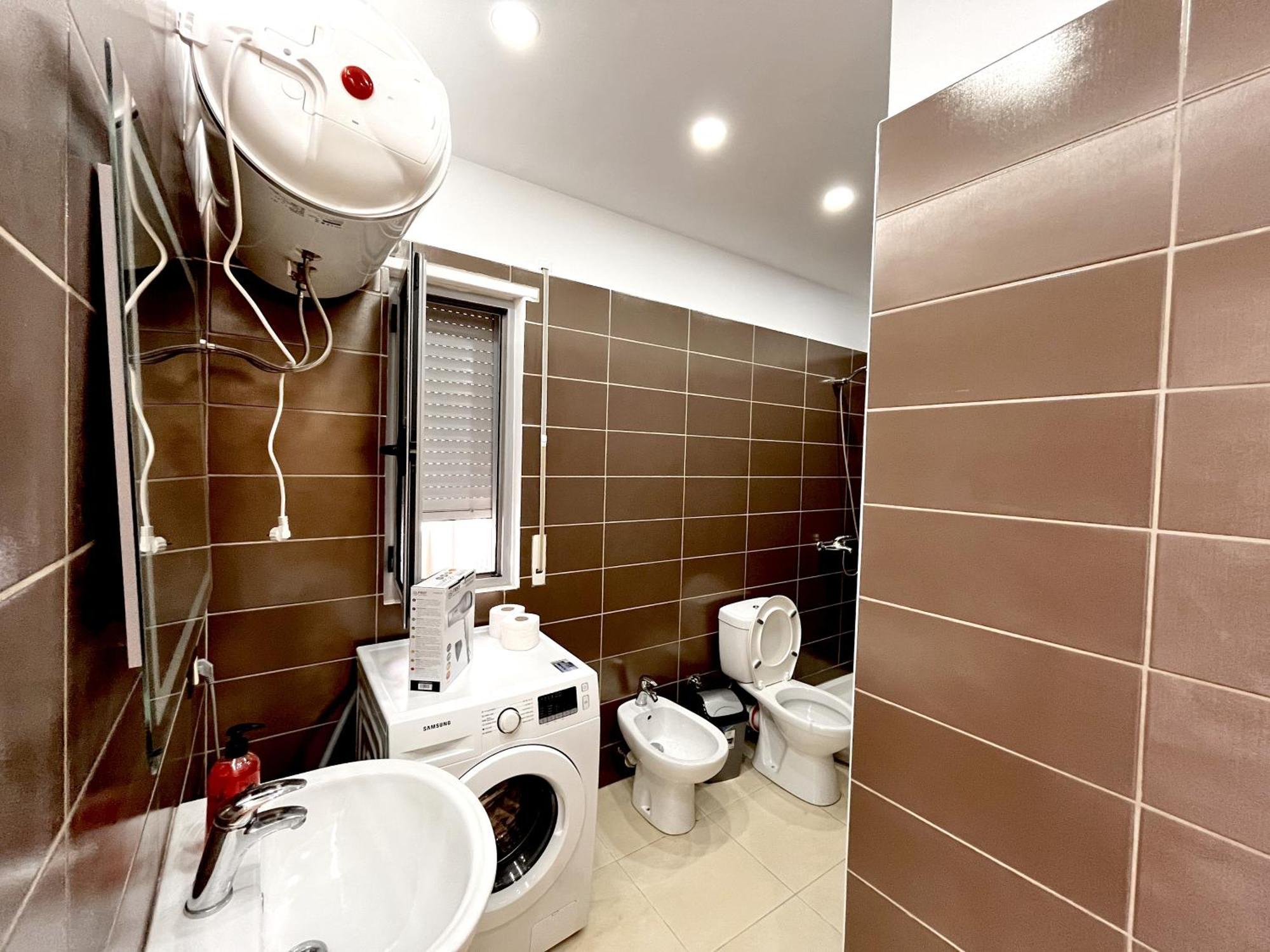 Kam Apartments In The City Center Vlore Bagian luar foto