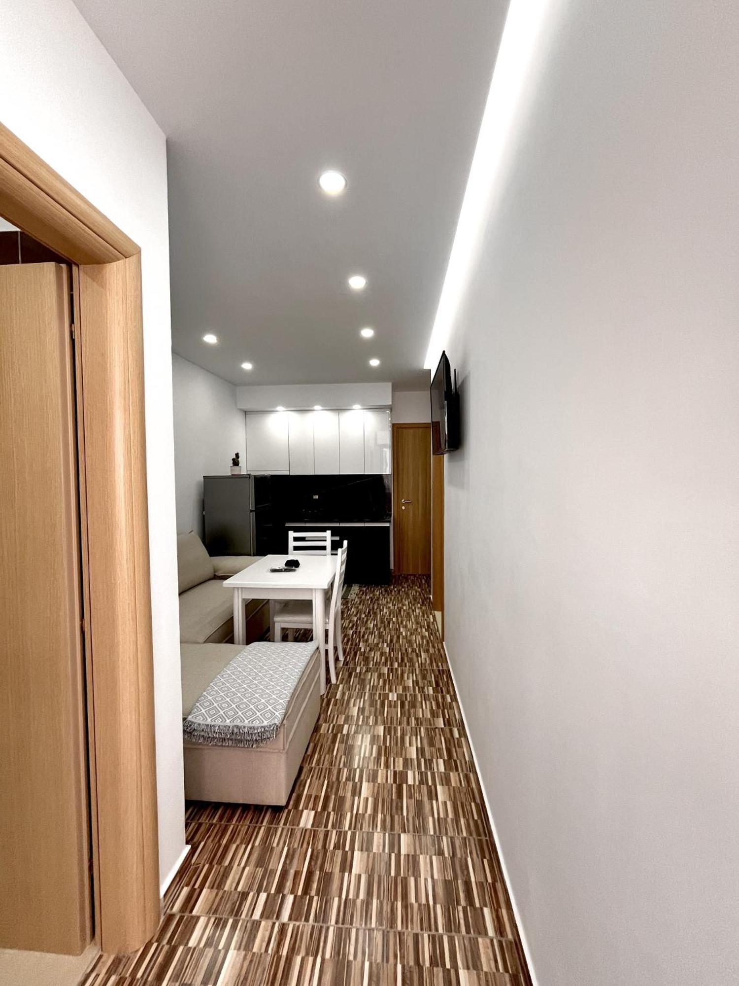 Kam Apartments In The City Center Vlore Bagian luar foto